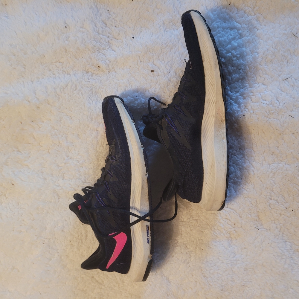 Nike Women's Black and Pink Running Shoes